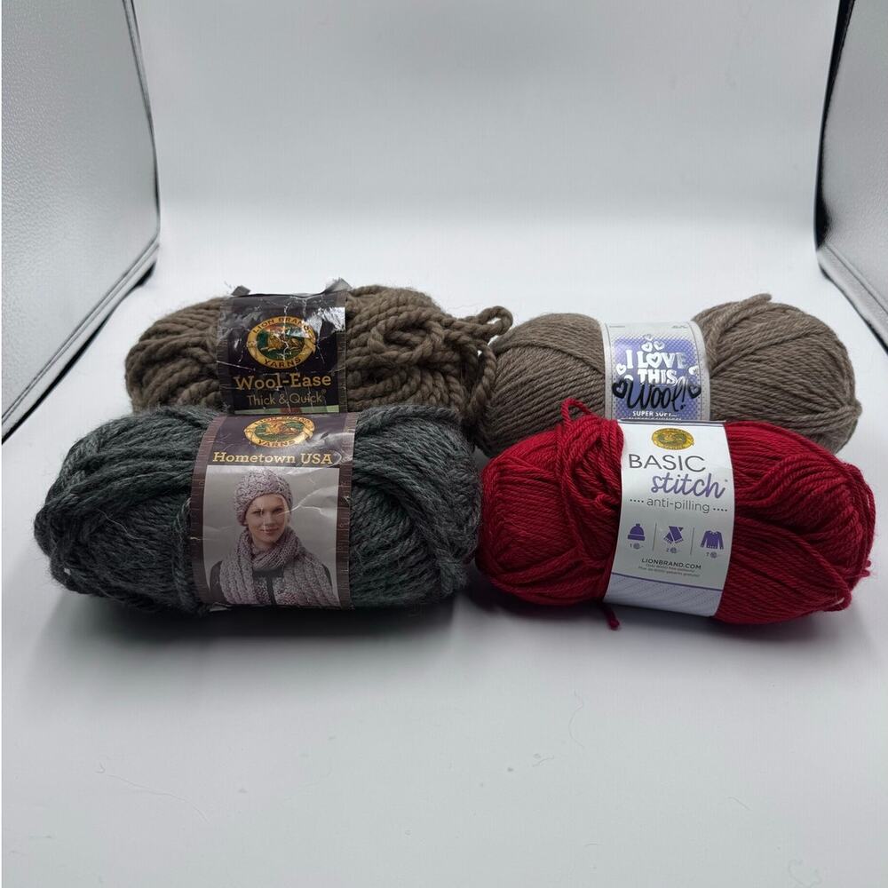 Yarn Lot 4 Skeins Chicago Charcoal 150 Taupe 122 Umber 20 Red Heather 400G